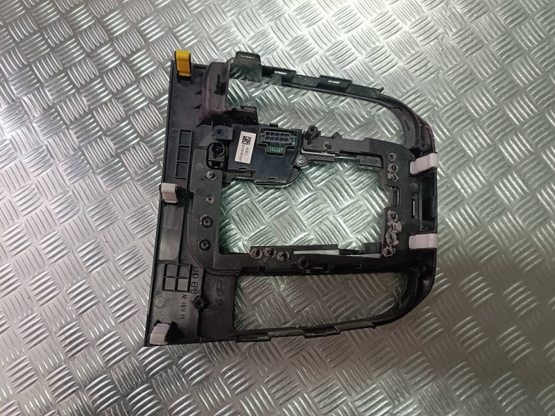 Recambio de embellecedor para hyundai ioniq 5 5 referencia OEM IAM 84651G2AA0  CAMBIO