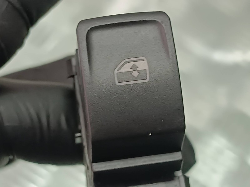 Recambio de mando elevalunas trasero izquierdo para seat arona referencia OEM IAM 5G0959855P  4 PINES