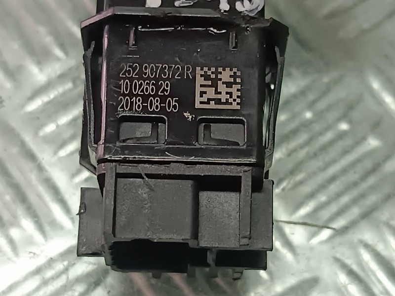 Recambio de warning para renault clio iv referencia OEM IAM 252907372R  5 PINES Recambio de warning para renault clio iv referencia OEM IAM 252907372R  5 PINES