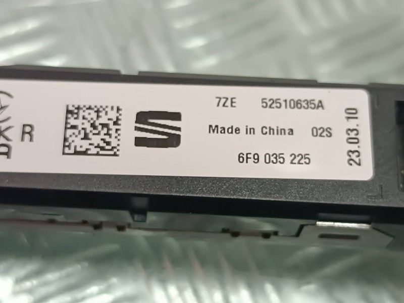 Recambio de amplificador de antena para seat arona referencia OEM IAM 6F9035225  52510635A