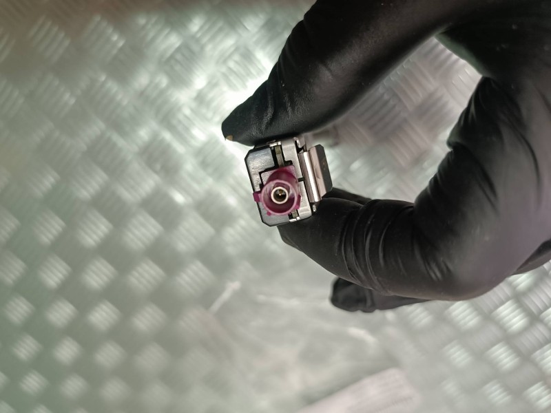 Recambio de amplificador de antena para seat arona referencia OEM IAM 6F9035225  52510635A