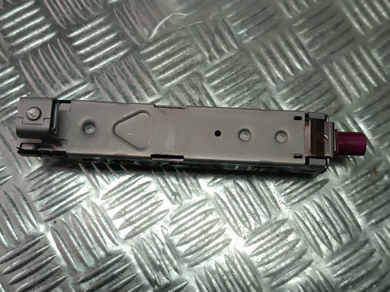 Recambio de amplificador de antena para seat arona referencia OEM IAM 6F9035225  52510635A