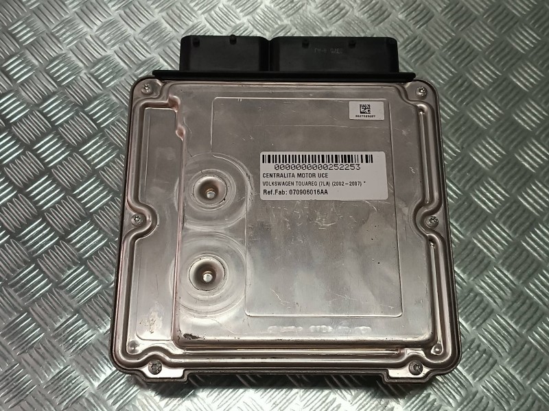 Recambio de centralita motor uce para volkswagen touareg (7la) referencia OEM IAM 070906016AA BOSCH 0281011481