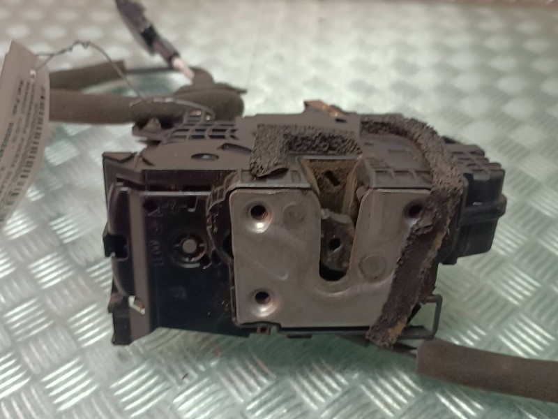 Recambio de cerradura puerta delantera derecha para renault clio iv referencia OEM IAM 805024563R 4 PINES ELECTRICA Recambio de cerradura puerta delantera derecha para renault clio iv referencia OEM IAM 805024563R 4 PINES ELECTRICA