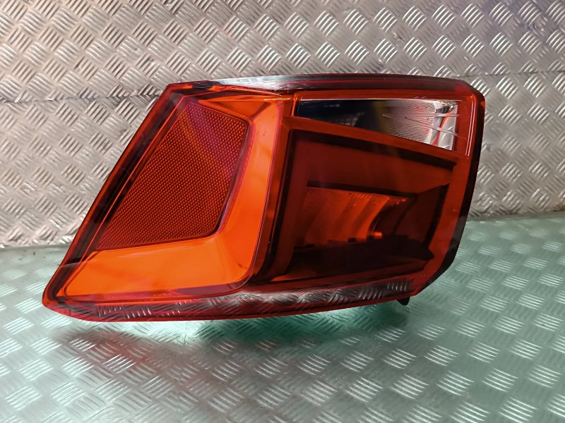 Recambio de piloto trasero derecho para seat arona referencia OEM IAM 6F9945208B  4 PINES