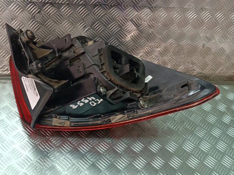 Recambio de piloto trasero derecho para seat arona referencia OEM IAM 6F9945208B  4 PINES