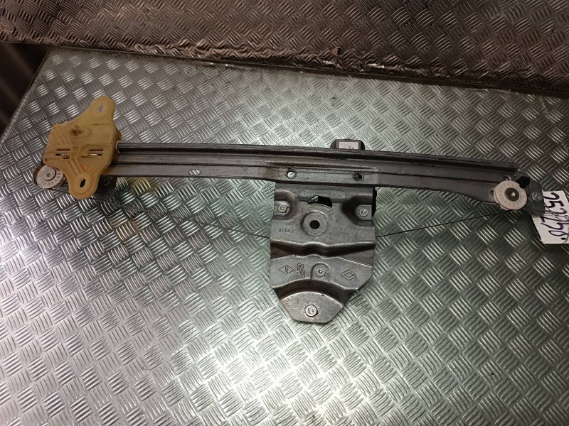 Recambio de elevalunas delantero derecho para renault clio iv referencia OEM IAM 807205569R 128001471B ELECTRICO Recambio de elevalunas delantero derecho para renault clio iv referencia OEM IAM 807205569R 128001471B ELECTRICO