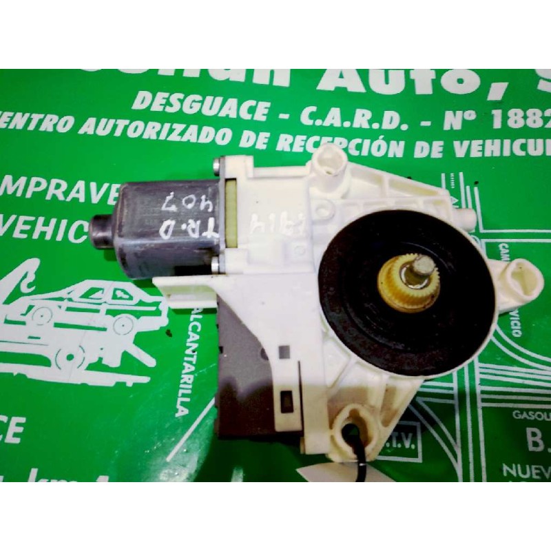 Recambio de motor elevalunas trasero derecho para peugeot 407 st confort referencia OEM IAM 0130822200 994650102 BROSE