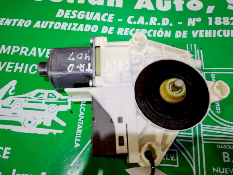 Recambio de motor elevalunas trasero derecho para peugeot 407 st confort referencia OEM IAM 0130822200 994650102 BROSE