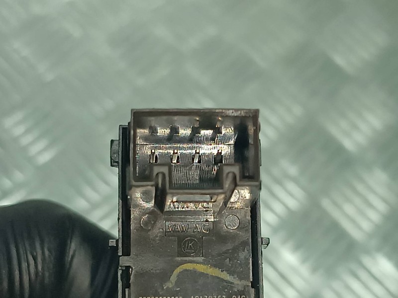 Recambio de mando elevalunas trasero derecho para seat arona referencia OEM IAM 5G0959855P  4 PINES