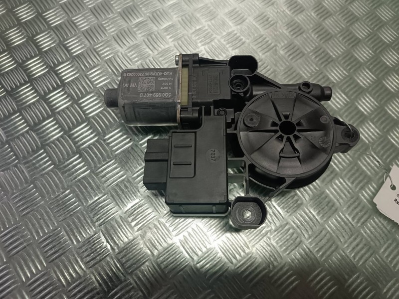 Recambio de motor elevalunas trasero izquierdo para seat arona referencia OEM IAM 5Q0959407D 0130822695 5 PINES