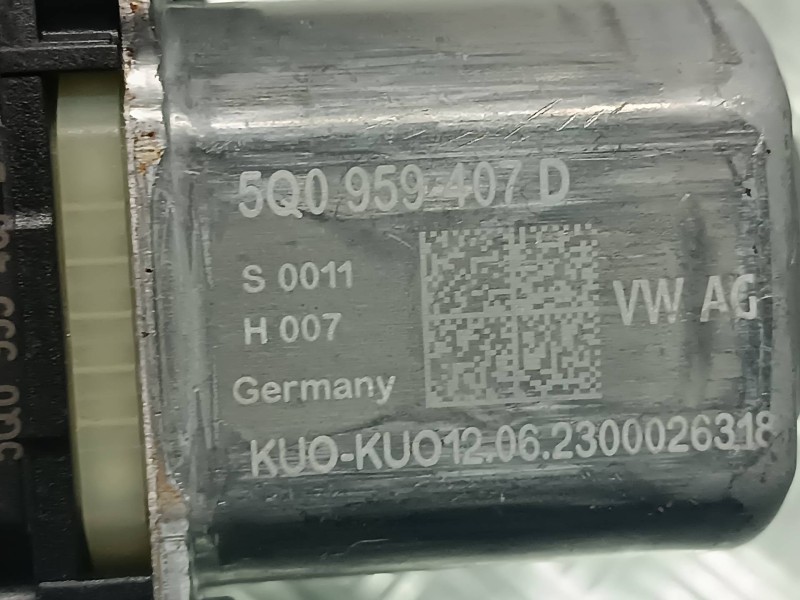 Recambio de motor elevalunas trasero izquierdo para seat arona referencia OEM IAM 5Q0959407D 0130822695 5 PINES