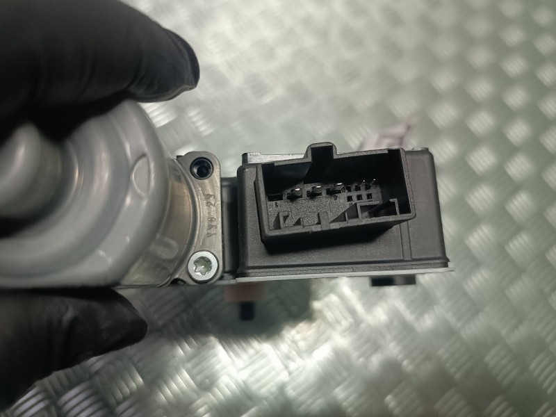 Recambio de motor elevalunas trasero izquierdo para seat arona referencia OEM IAM 5Q0959407D 0130822695 5 PINES