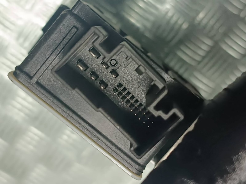 Recambio de motor elevalunas delantero derecho para seat arona referencia OEM IAM 2Q1959406G 0130822064 BOSCH