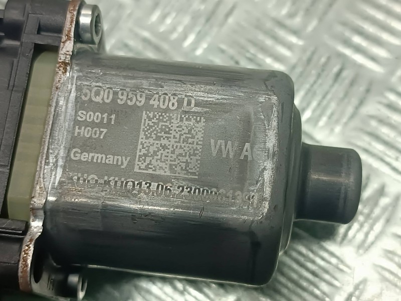 Recambio de motor elevalunas trasero derecho para seat arona referencia OEM IAM 5Q0959408D 0130822694 5 PINES