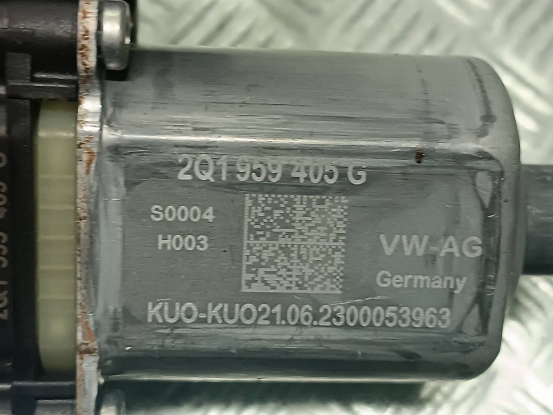 Recambio de motor elevalunas delantero izquierdo para seat arona referencia OEM IAM 0130822065 KUSTER E850206011