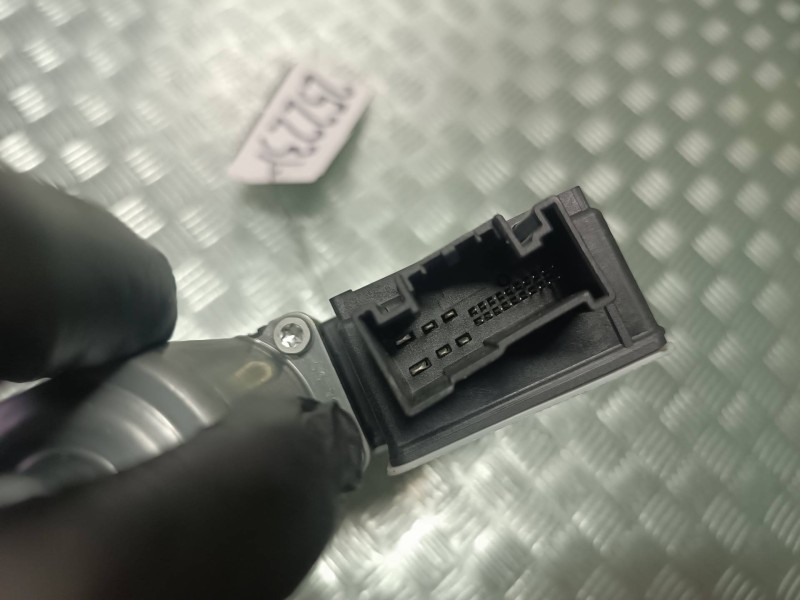 Recambio de motor elevalunas delantero izquierdo para seat arona referencia OEM IAM 0130822065 KUSTER E850206011