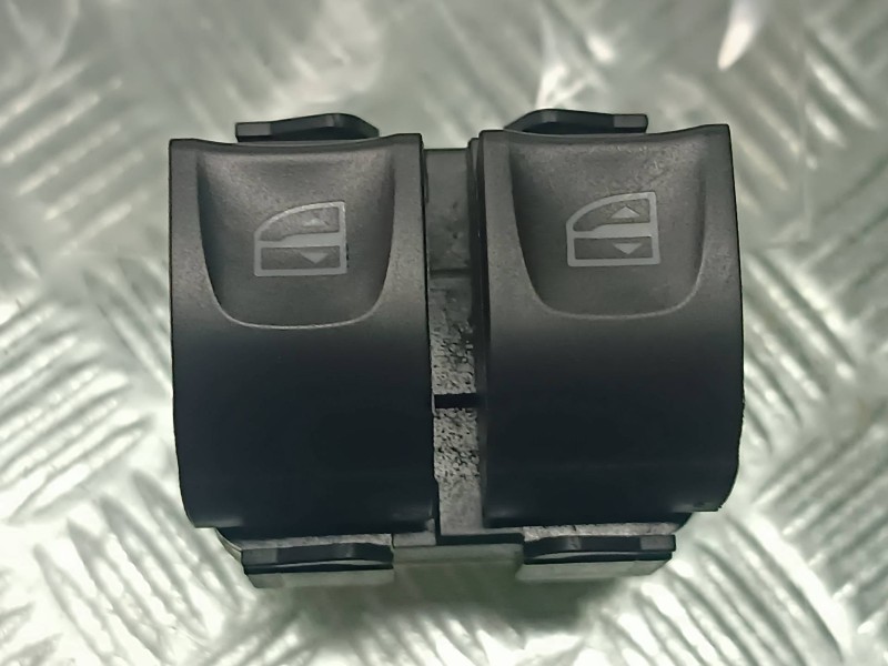 Recambio de mando elevalunas delantero izquierdo para renault clio iv referencia OEM IAM 254118722R  7 PINES Recambio de mando elevalunas delantero izquierdo para renault clio iv referencia OEM IAM 254118722R  7 PINES