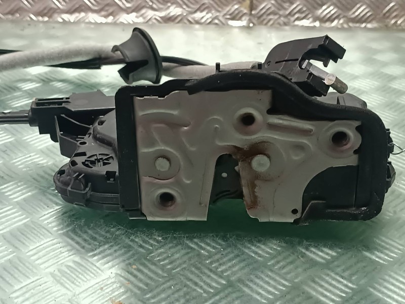 Recambio de cerradura puerta trasera izquierda para seat arona referencia OEM IAM 10A839015B 5 PINES ELECTRICA