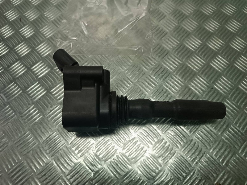 Recambio de bobina encendido para seat arona referencia OEM IAM 04E905110P 77300014 4 PINES