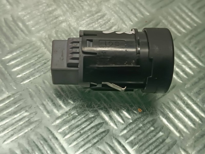 Recambio de mando start/ stop para seat arona referencia OEM IAM 575959839A CONECTOR 4 PINES START STOP