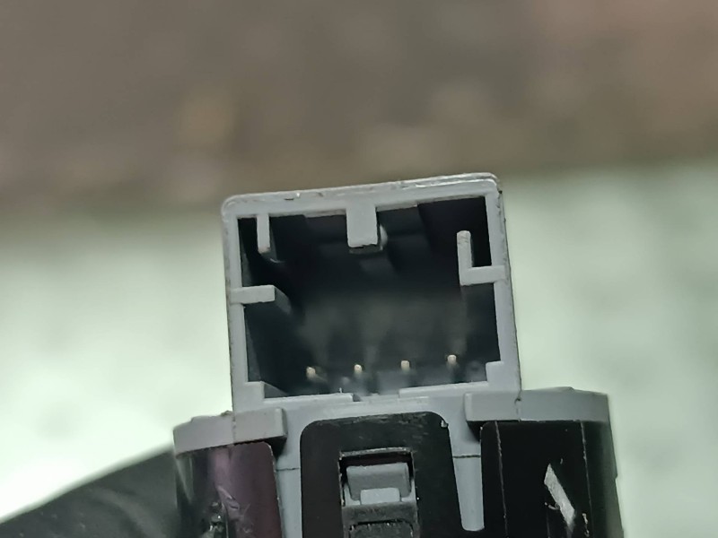 Recambio de mando start/ stop para seat arona referencia OEM IAM 575959839A CONECTOR 4 PINES START STOP