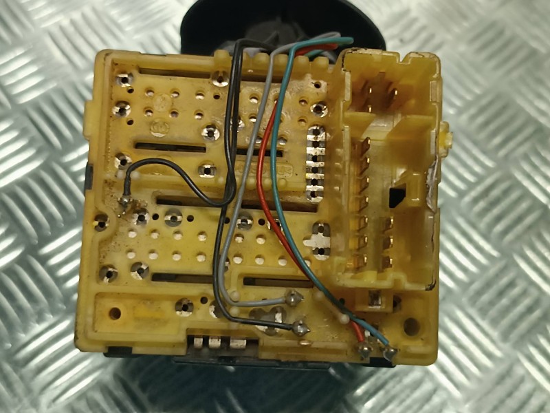 Recambio de mando limpia para renault clio iv referencia OEM IAM 255676085R  E106703231