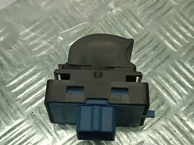 Recambio de mando elevalunas delantero derecho para fiat doblo referencia OEM IAM 7354612800  4 PINES