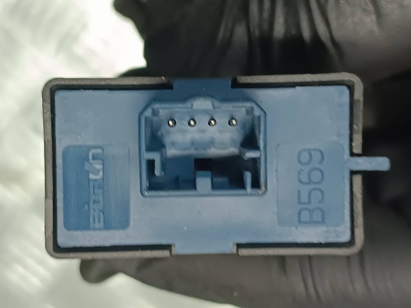 Recambio de mando elevalunas delantero derecho para fiat doblo referencia OEM IAM 7354612800  4 PINES