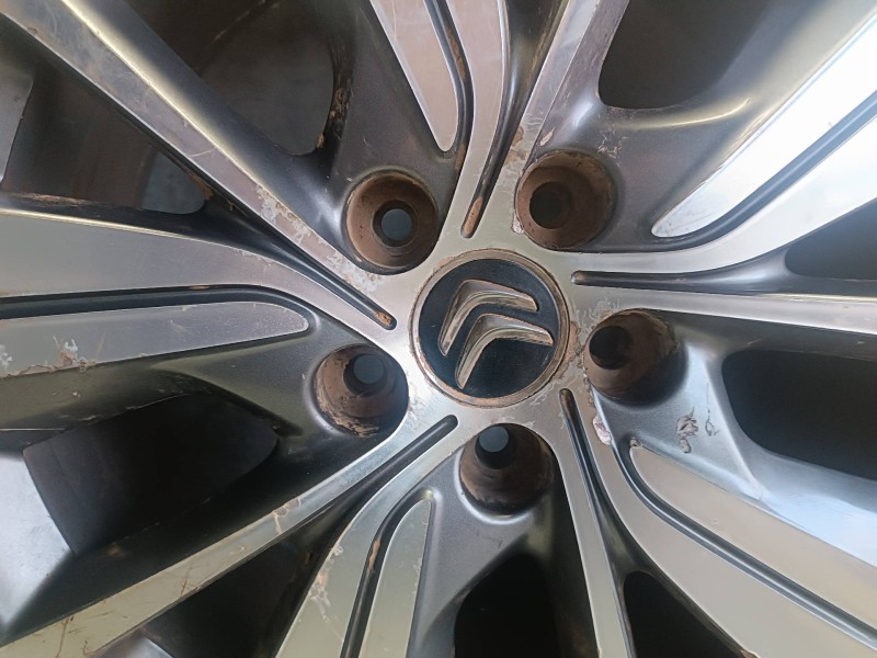 Recambio de llanta para citroen c4 picasso referencia OEM IAM 9677090377 7JX17 CH5-50