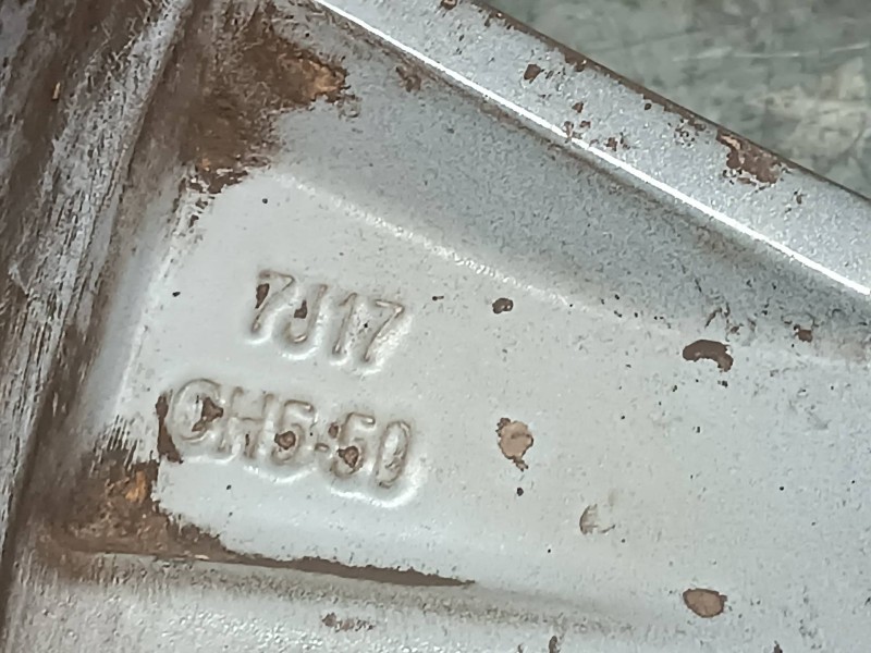 Recambio de llanta para citroen c4 picasso referencia OEM IAM 9677090377 7JX17 CH5-50
