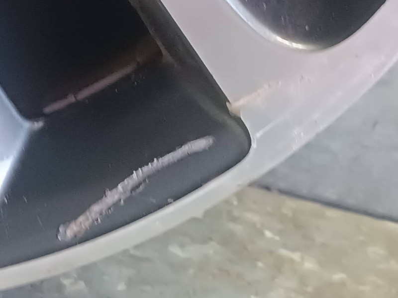 Recambio de llanta para citroen c4 picasso referencia OEM IAM 9677090377 7JX17 CH5-50