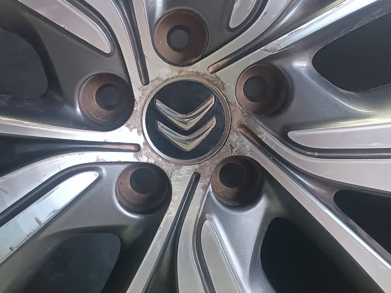 Recambio de llanta para citroen c4 picasso referencia OEM IAM 9677090377 7JX17 CH5-50