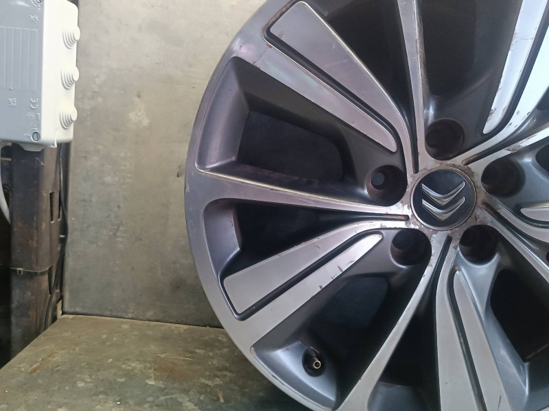 Recambio de llanta para citroen c4 picasso referencia OEM IAM 9677090377 7JX17 CH5-50