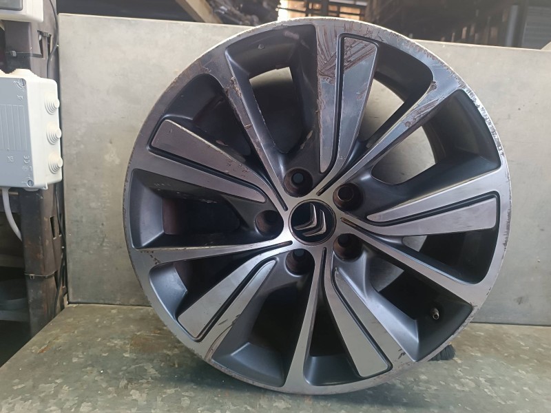 Recambio de llanta para citroen c4 picasso referencia OEM IAM 9677090377 7JX17 CH5-50