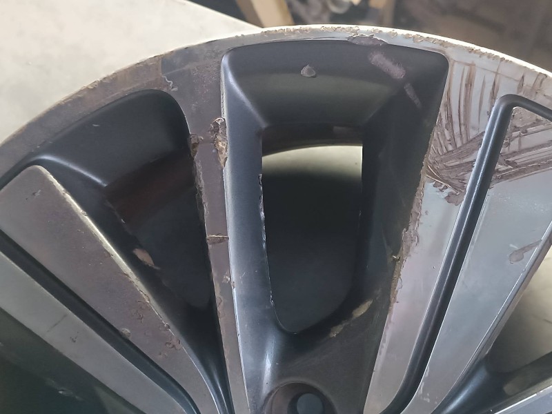 Recambio de llanta para citroen c4 picasso referencia OEM IAM 9677090377 7JX17 CH5-50