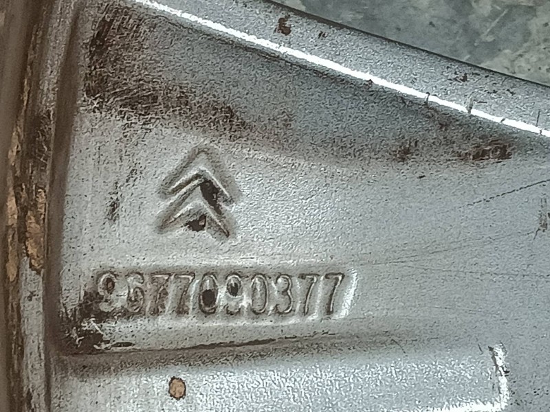 Recambio de llanta para citroen c4 picasso referencia OEM IAM 9677090377 7JX17 CH5-50