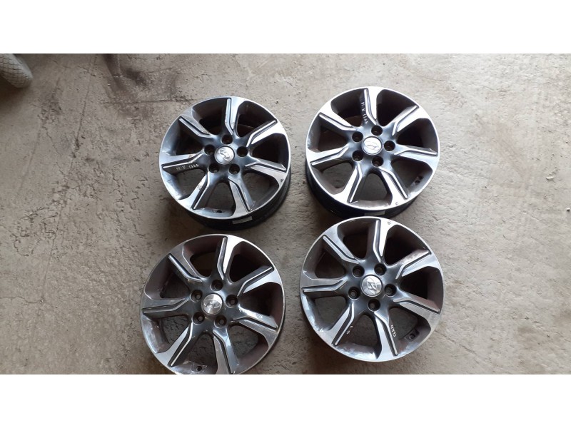 Recambio de juego llantas para hyundai ix20 referencia OEM IAM 529101K650 6.0JX16 