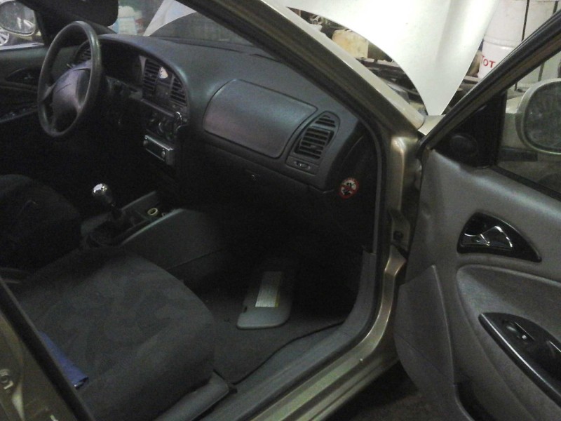 daewoo nubira berlina del año 2001