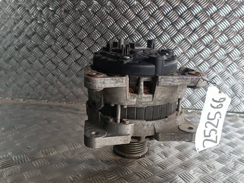 Recambio de alternador para renault clio iv referencia OEM IAM 231008593R BOSCH V90