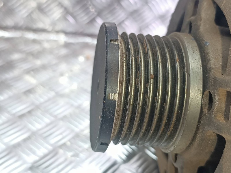 Recambio de alternador para renault clio iv referencia OEM IAM 231008593R BOSCH V90