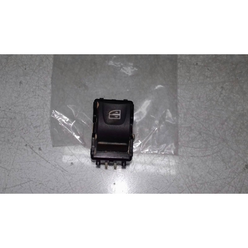 Recambio de mando elevalunas trasero derecho para renault captur xmod referencia OEM IAM 254218614R 10023874A 