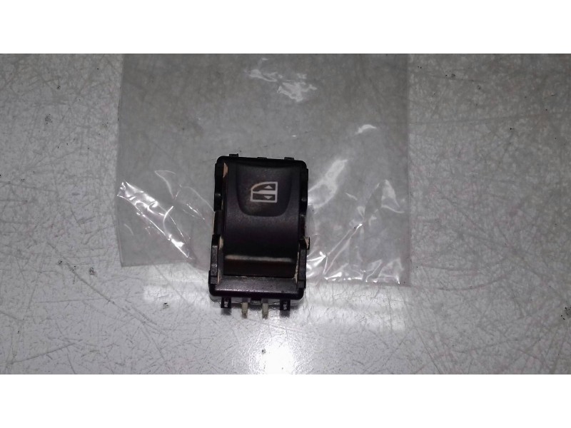 Recambio de mando elevalunas trasero derecho para renault captur xmod referencia OEM IAM 254218614R 10023874A 