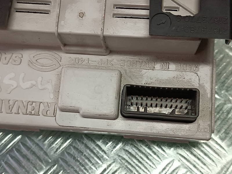 Recambio de pantalla multifuncion para renault megane ii coupe/cabrio referencia OEM IAM 8200350498A 216737709 SAGEM