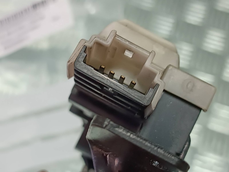 Recambio de cerradura maletero / porton para renault megane ii coupe/cabrio referencia OEM IAM 8200253851C  4 PINES