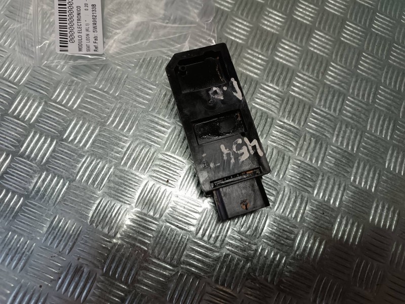 Recambio de modulo electronico para seat leon (kl1) referencia OEM IAM 5WA962133B DELANTERO DERECHO APERTURA SIN LAVE
