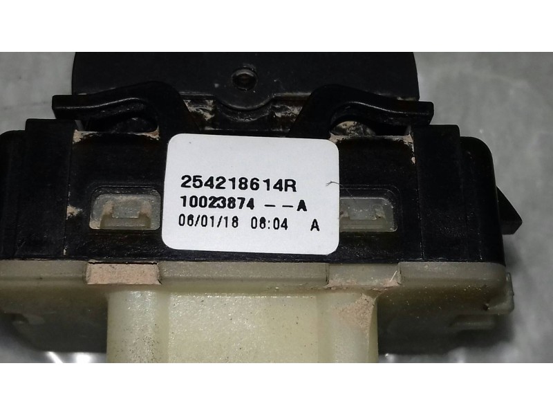 Recambio de mando elevalunas trasero derecho para renault captur xmod referencia OEM IAM 254218614R 10023874A 