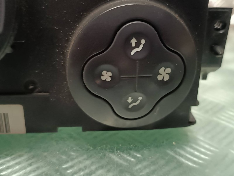 Recambio de mando climatizador para renault megane ii coupe/cabrio referencia OEM IAM 8200501456  VALEO
