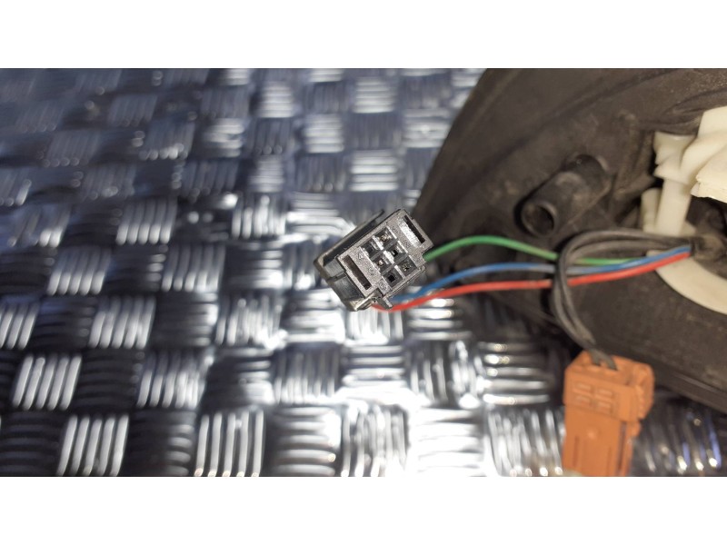 Recambio de retrovisor derecho para citroen berlingo cuadro referencia OEM IAM 232673076  ELECTRICO