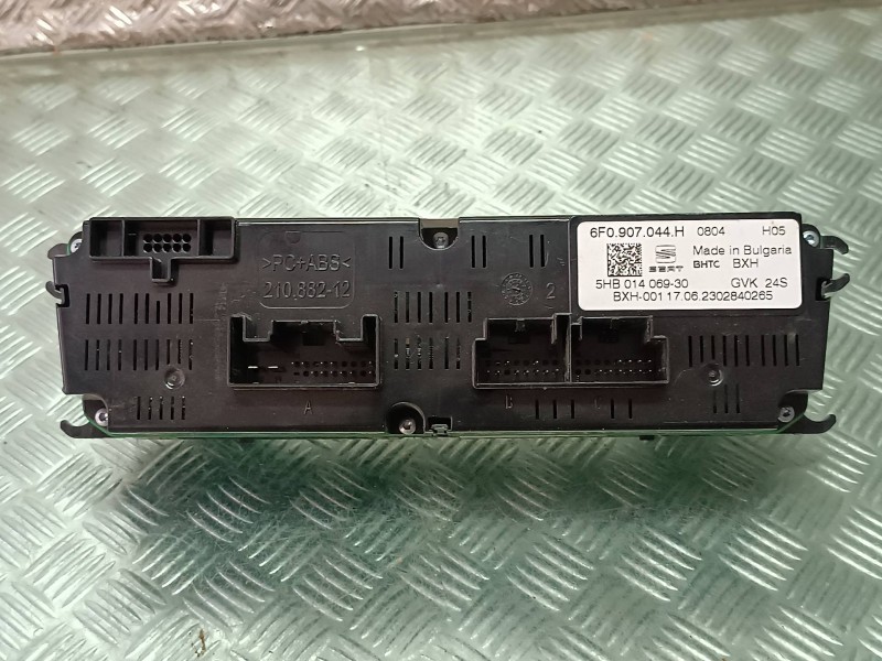 Recambio de mando climatizador para seat arona referencia OEM IAM 6F0907044H 21088212 5HB01406930